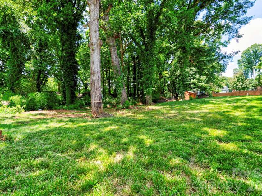 2173 Ridgewood Drive, Gastonia, NC 28054.  MLS# CAR4393306, YatesRealty ID 32068. 