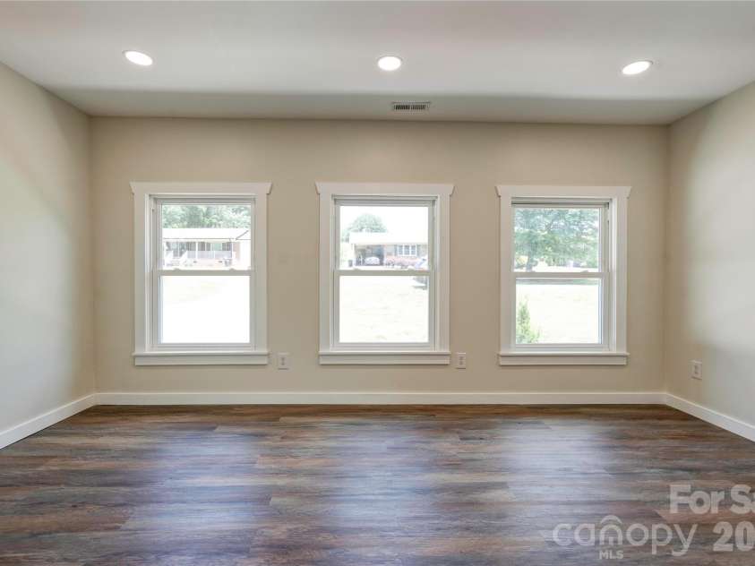 2173 Ridgewood Drive, Gastonia, NC 28054.  MLS# CAR4393306, YatesRealty ID 32068. 