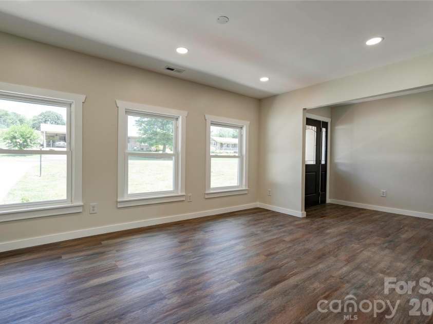 2173 Ridgewood Drive, Gastonia, NC 28054.  MLS# CAR4393306, YatesRealty ID 32068. 