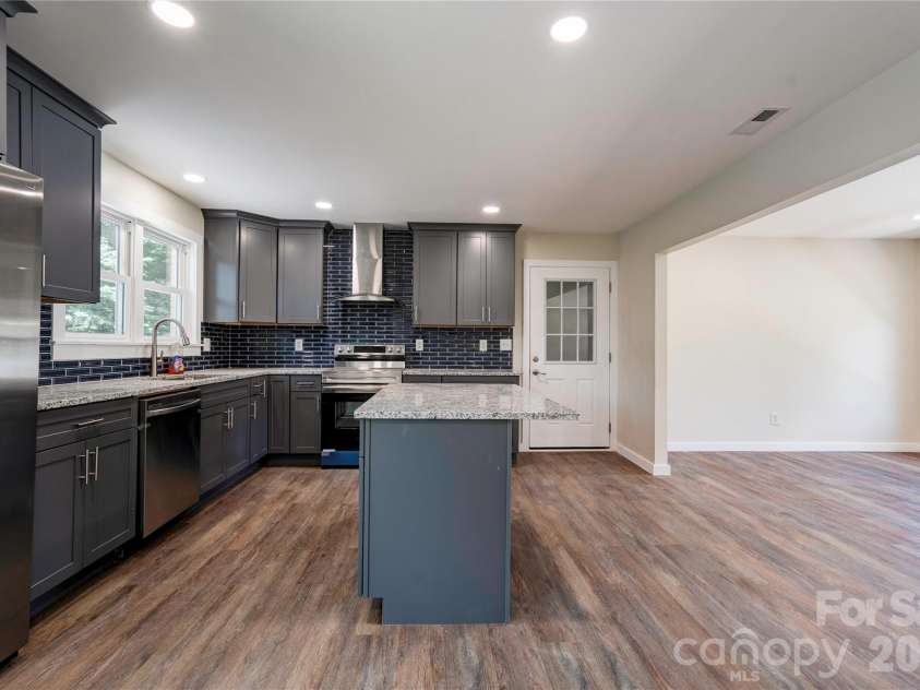 2173 Ridgewood Drive, Gastonia, NC 28054.  MLS# CAR4393306, YatesRealty ID 32068. 