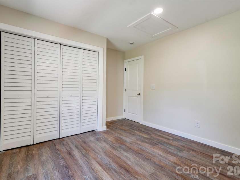 2173 Ridgewood Drive, Gastonia, NC 28054.  MLS# CAR4393306, YatesRealty ID 32068. 