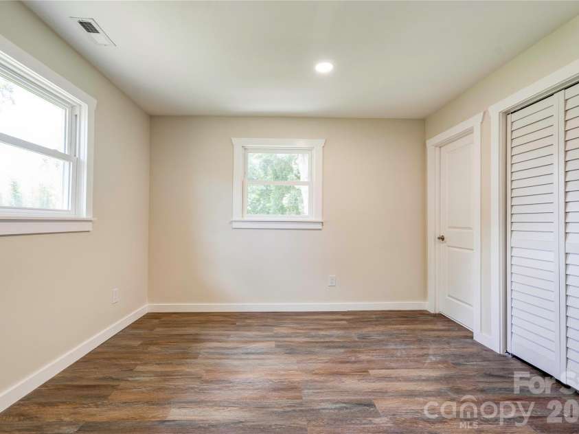2173 Ridgewood Drive, Gastonia, NC 28054.  MLS# CAR4393306, YatesRealty ID 32068. 