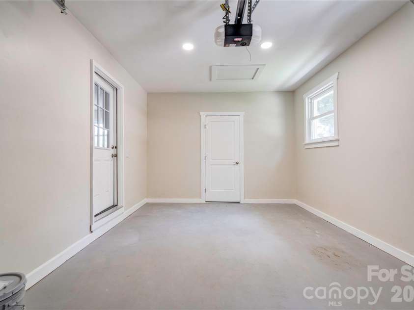 2173 Ridgewood Drive, Gastonia, NC 28054.  MLS# CAR4393306, YatesRealty ID 32068. 