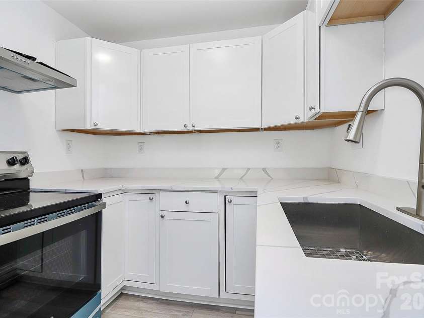 110 Wells Street, Kings Mountain, NC 28086.  MLS# CAR4341383, YatesRealty ID 3207. Kitchen