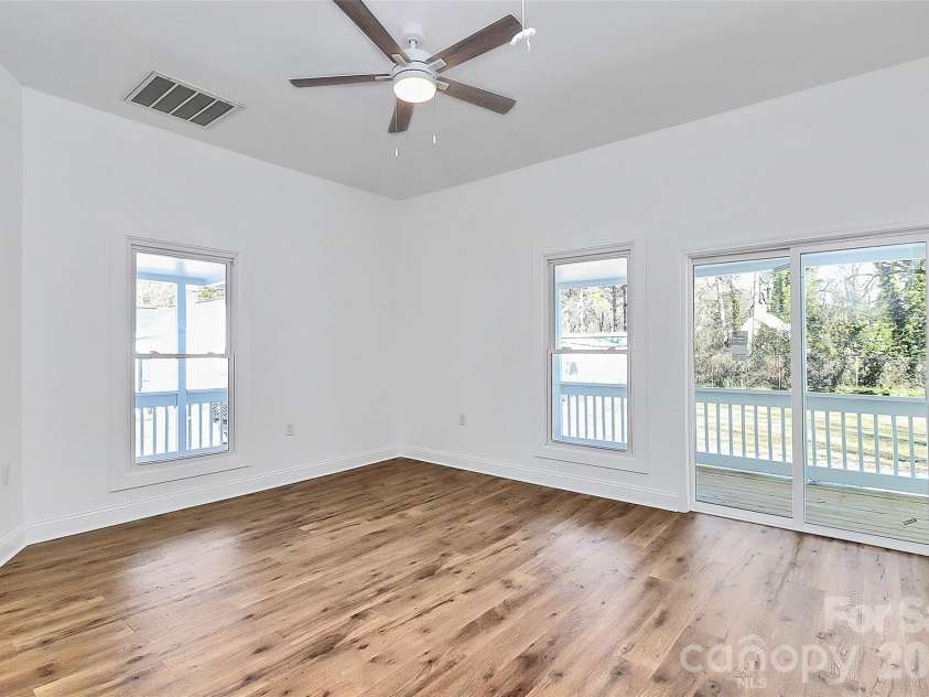 110 Wells Street, Kings Mountain, NC 28086.  MLS# CAR4341383, YatesRealty ID 3207. Living Room