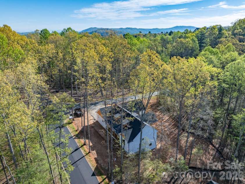 20 Nature Walk Lane, Hendersonville, NC 28739.  MLS# CAR4325565, YatesRealty ID 3207. 