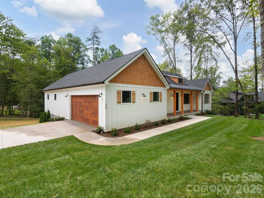 20 Nature Walk Lane, Hendersonville, NC 28739.  MLS# CAR4325565, YatesRealty ID 3207. 