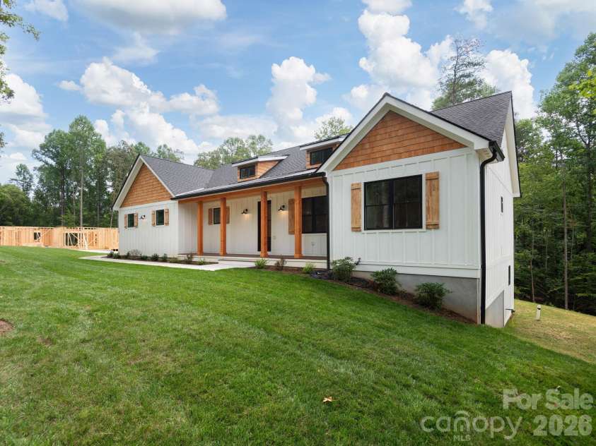 20 Nature Walk Lane, Hendersonville, NC 28739.  MLS# CAR4325565, YatesRealty ID 3207. 