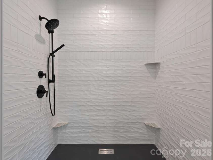 20 Nature Walk Lane, Hendersonville, NC 28739.  MLS# CAR4325565, YatesRealty ID 3207. 