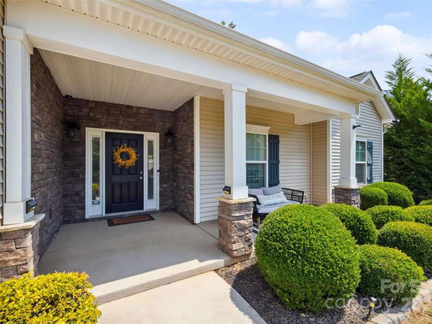 2202 Gatwick Circle, Belmont, NC 28012.  MLS# CAR4285240, YatesRealty ID 32070. 