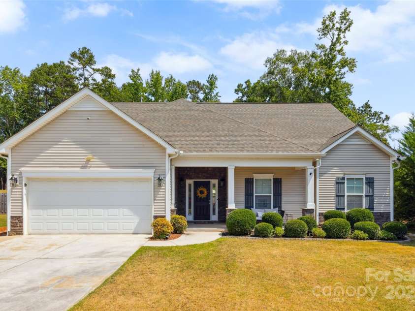 2202 Gatwick Circle, Belmont, NC 28012.  MLS# CAR4285240, YatesRealty ID 32070. 