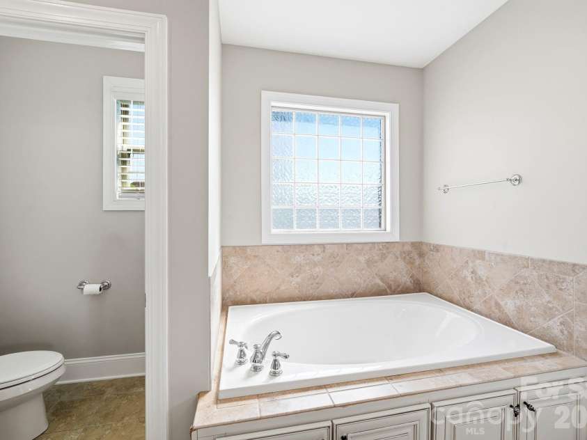 3060 Feathers Drive, York, SC 29745.  MLS# CAR4386400, YatesRealty ID 32071. Primary Bath