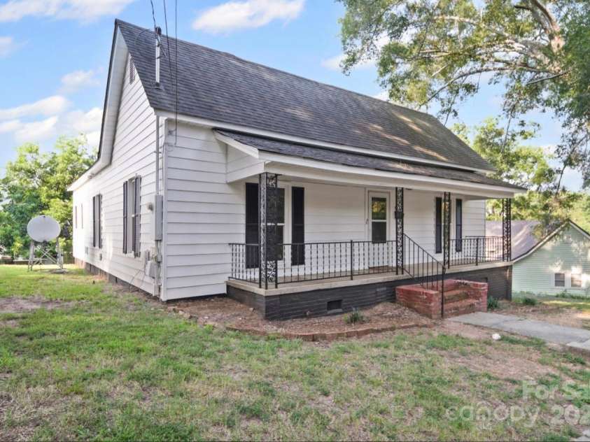 613 Watts Street, Albemarle, NC 28001.  MLS# CAR4286930, YatesRealty ID 32071. 