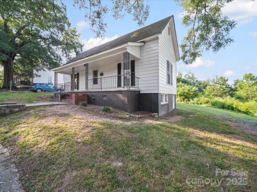 613 Watts Street, Albemarle, NC 28001.  MLS# CAR4286930, YatesRealty ID 32071. 