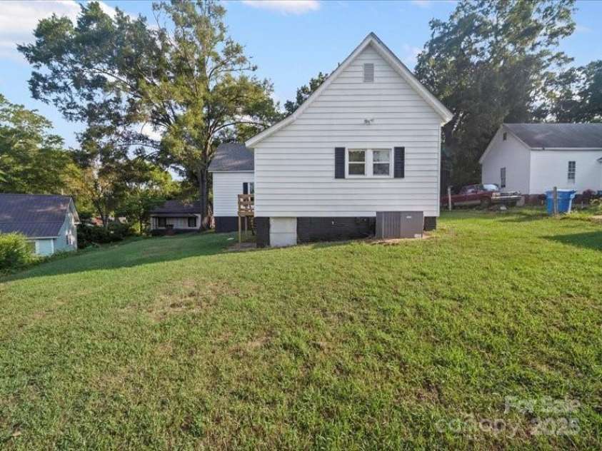 613 Watts Street, Albemarle, NC 28001.  MLS# CAR4286930, YatesRealty ID 32071. 