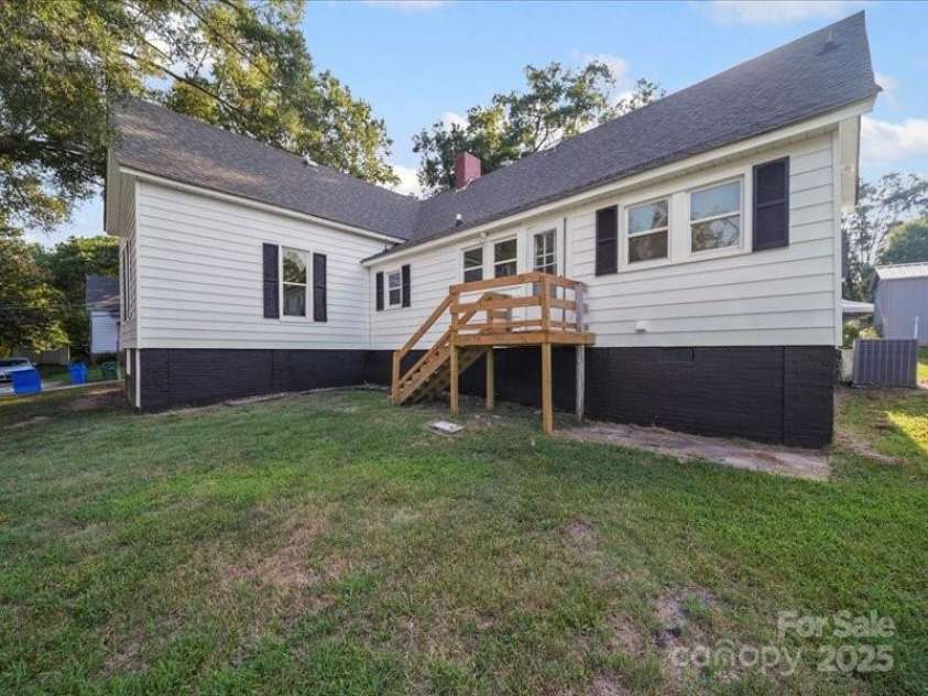 613 Watts Street, Albemarle, NC 28001.  MLS# CAR4286930, YatesRealty ID 32071. 