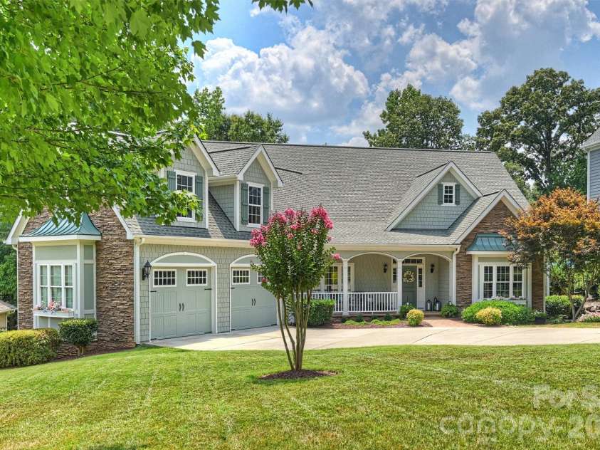 929 Wessington Manor Lane, Fort Mill, SC 29715.  MLS# CAR4389029, YatesRealty ID 32072. 