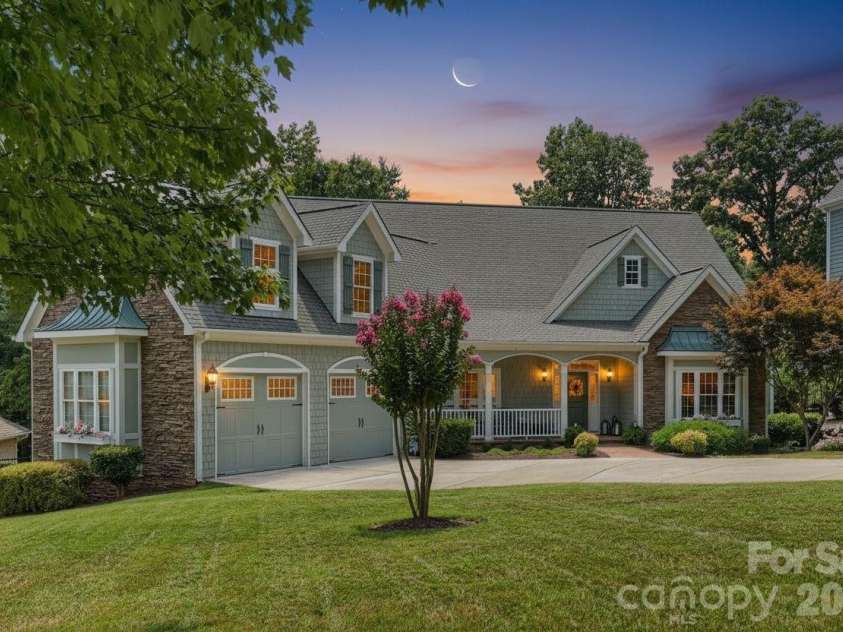 929 Wessington Manor Lane, Fort Mill, SC 29715.  MLS# CAR4389029, YatesRealty ID 32072. 