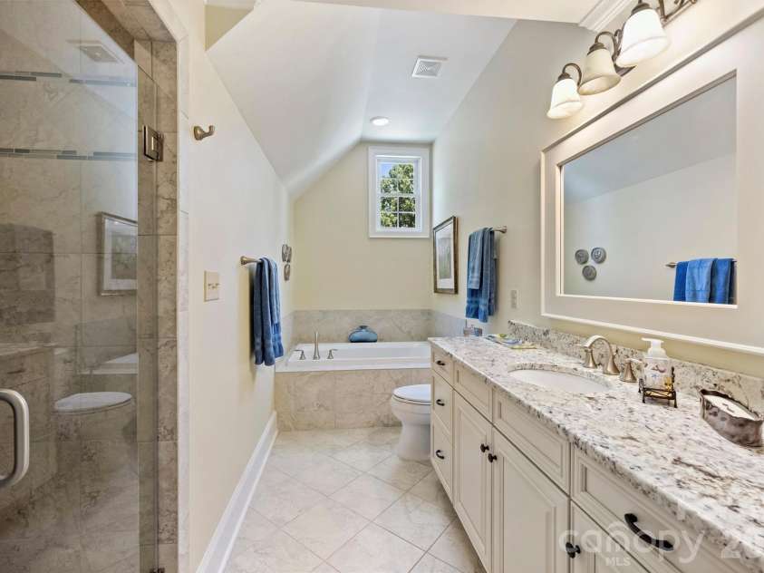 929 Wessington Manor Lane, Fort Mill, SC 29715.  MLS# CAR4389029, YatesRealty ID 32072. Full Bathroom