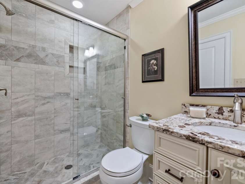 929 Wessington Manor Lane, Fort Mill, SC 29715.  MLS# CAR4389029, YatesRealty ID 32072. Full Bathroom
