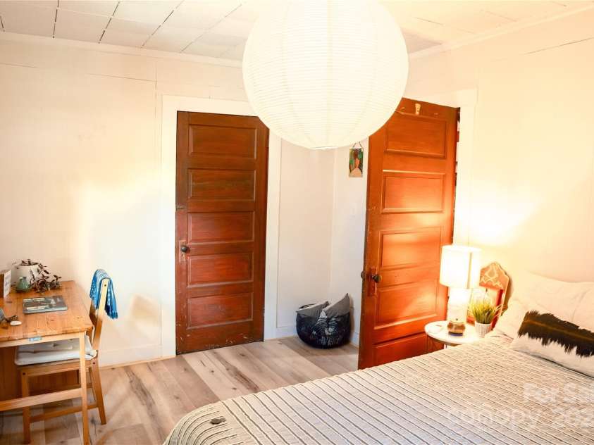 137 Elkwood Avenue, Asheville, NC 28804.  MLS# CAR4284961, YatesRealty ID 32073. Second Bedroom