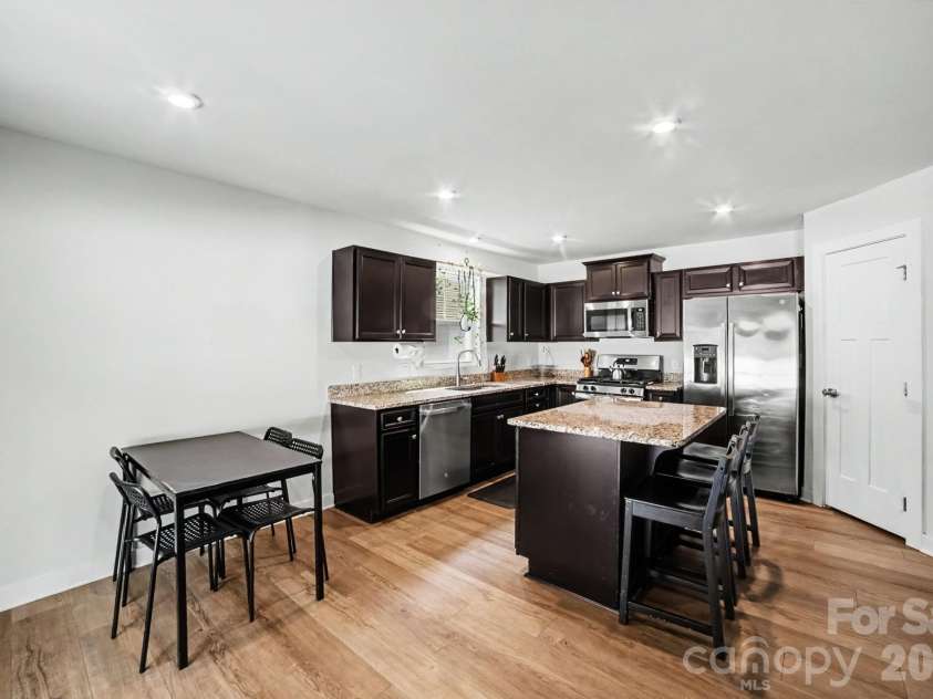 2220 Goldwood Drive, Charlotte, NC 28215.  MLS# CAR4385474, YatesRealty ID 32073. 