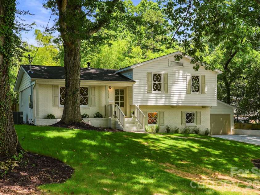 7008 Brynhurst Drive, Charlotte, NC 28210.  MLS# CAR4393848, YatesRealty ID 32074. 