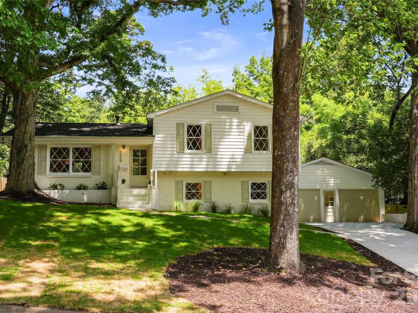 7008 Brynhurst Drive, Charlotte, NC 28210.  MLS# CAR4393848, YatesRealty ID 32074. 