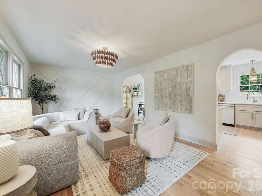7008 Brynhurst Drive, Charlotte, NC 28210.  MLS# CAR4393848, YatesRealty ID 32074. 