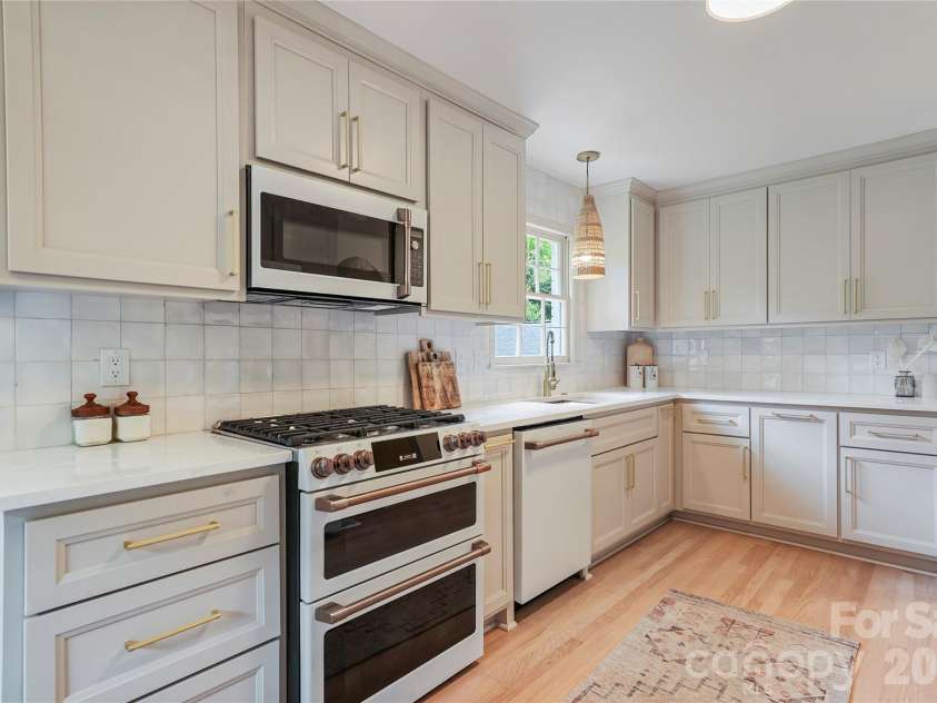7008 Brynhurst Drive, Charlotte, NC 28210.  MLS# CAR4393848, YatesRealty ID 32074. 