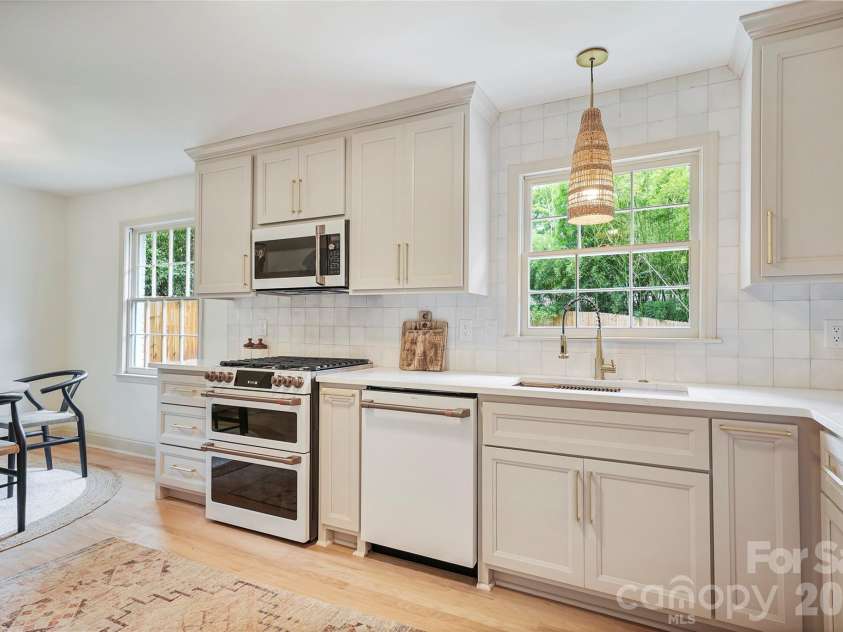7008 Brynhurst Drive, Charlotte, NC 28210.  MLS# CAR4393848, YatesRealty ID 32074. 