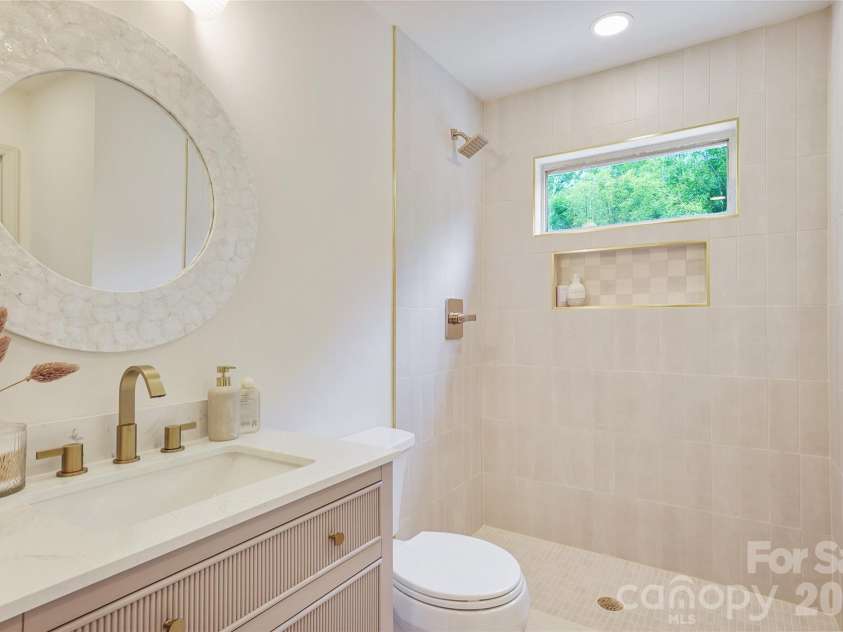 7008 Brynhurst Drive, Charlotte, NC 28210.  MLS# CAR4393848, YatesRealty ID 32074. 