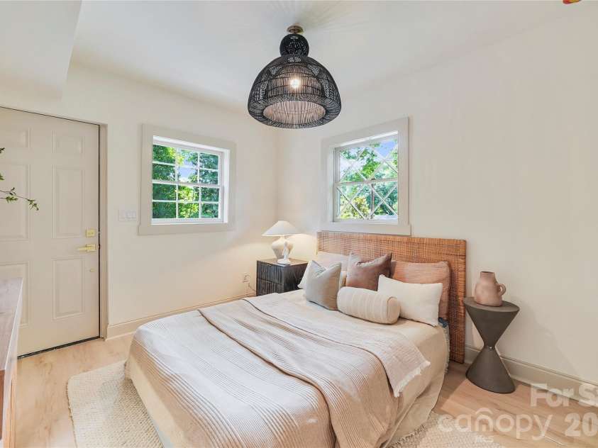 7008 Brynhurst Drive, Charlotte, NC 28210.  MLS# CAR4393848, YatesRealty ID 32074. 