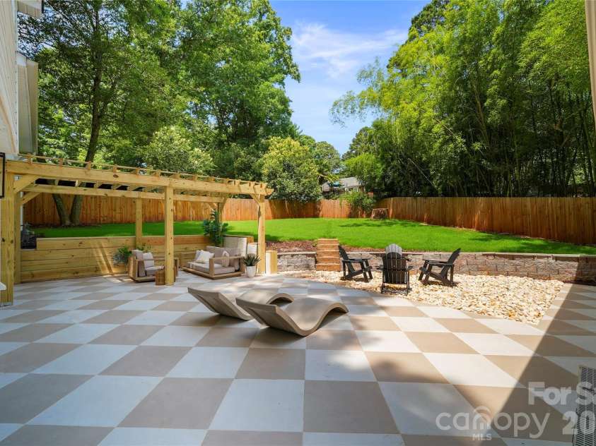 7008 Brynhurst Drive, Charlotte, NC 28210.  MLS# CAR4393848, YatesRealty ID 32074. 