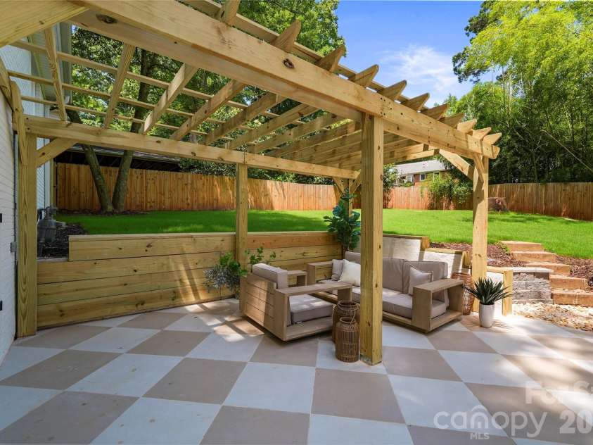 7008 Brynhurst Drive, Charlotte, NC 28210.  MLS# CAR4393848, YatesRealty ID 32074. 