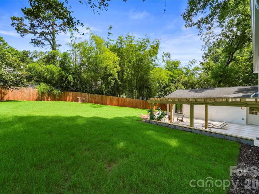 7008 Brynhurst Drive, Charlotte, NC 28210.  MLS# CAR4393848, YatesRealty ID 32074. 