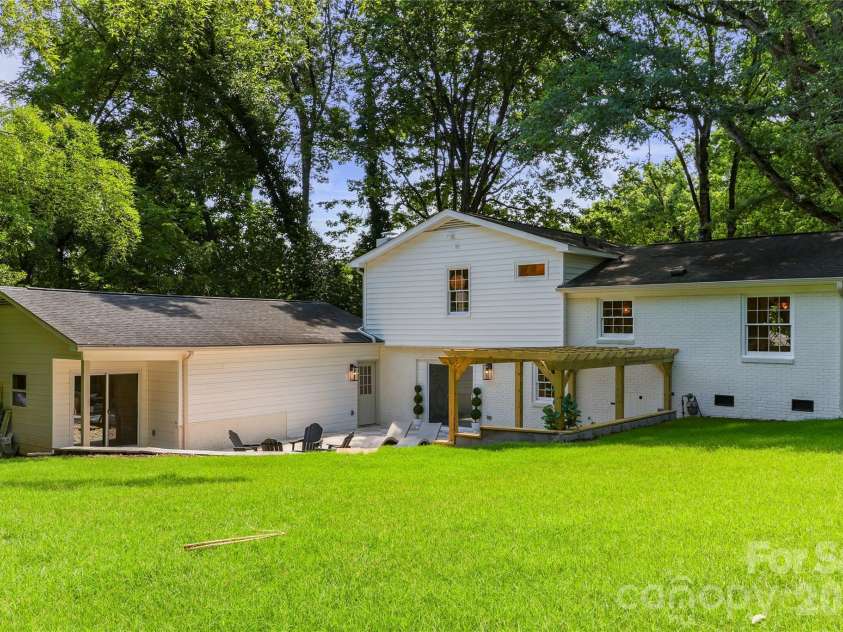 7008 Brynhurst Drive, Charlotte, NC 28210.  MLS# CAR4393848, YatesRealty ID 32074. 