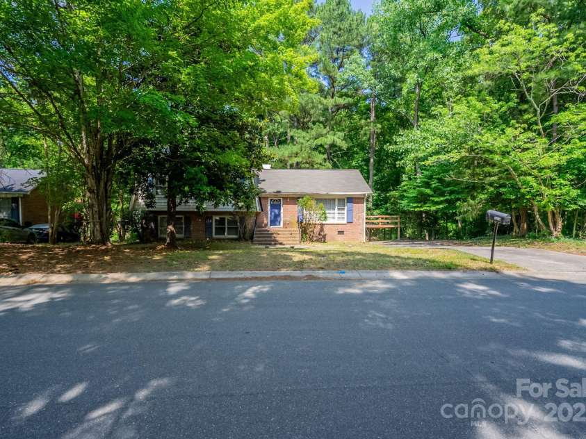 7320 Ritter Drive, Charlotte, NC 28270.  MLS# CAR4266545, YatesRealty ID 32074. 