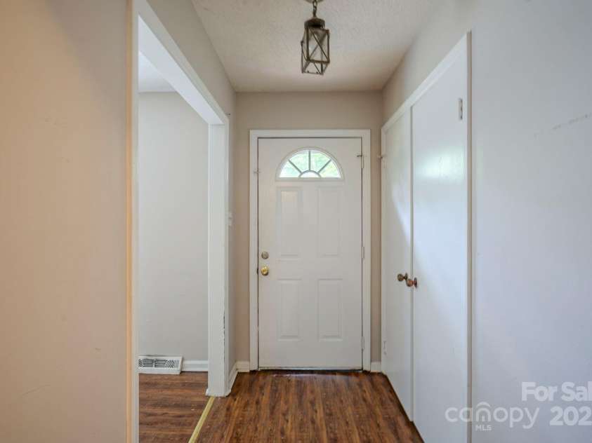 7320 Ritter Drive, Charlotte, NC 28270.  MLS# CAR4266545, YatesRealty ID 32074. 