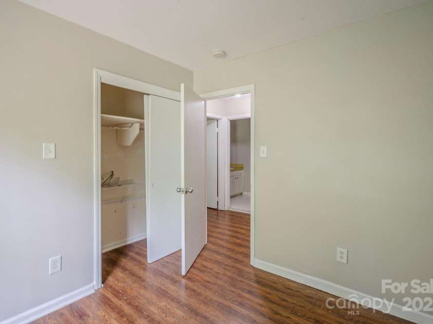 7320 Ritter Drive, Charlotte, NC 28270.  MLS# CAR4266545, YatesRealty ID 32074. 