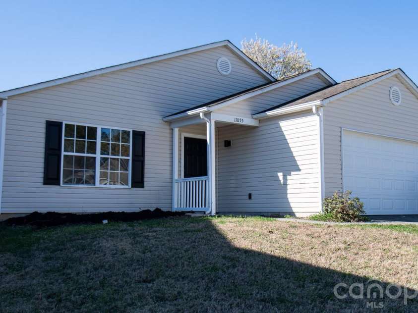 11055 Thousand Oaks Drive, Huntersville, NC 28078.  MLS# CAR4332657, YatesRealty ID 32075. 