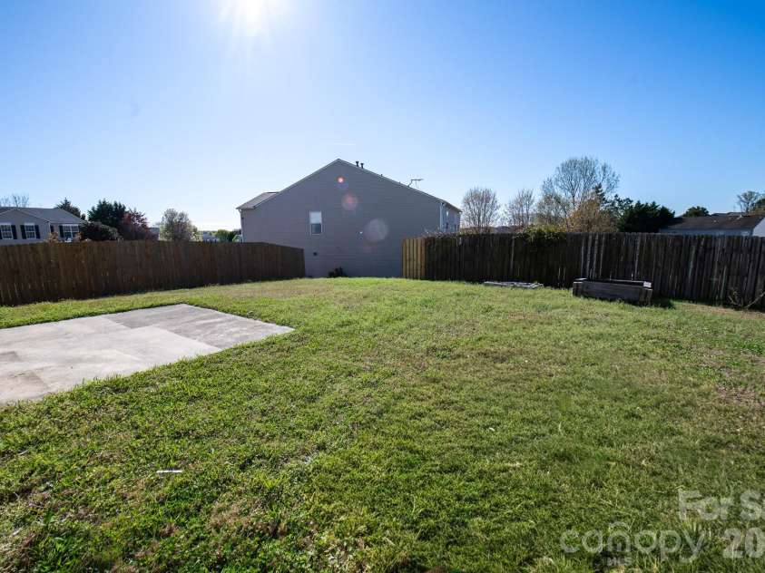 11055 Thousand Oaks Drive, Huntersville, NC 28078.  MLS# CAR4332657, YatesRealty ID 32075. 