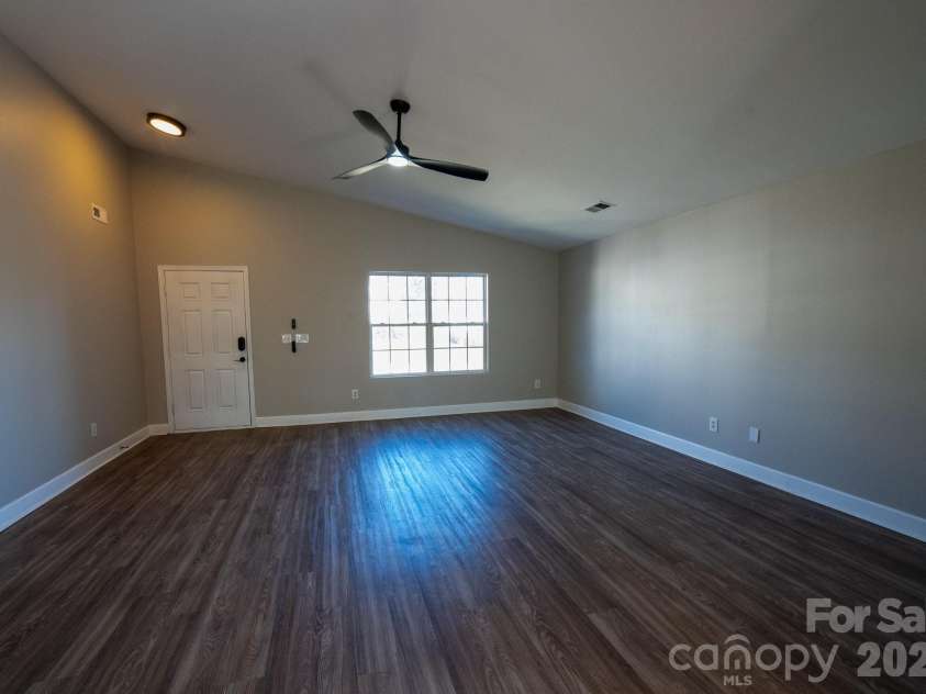 11055 Thousand Oaks Drive, Huntersville, NC 28078.  MLS# CAR4332657, YatesRealty ID 32075. 