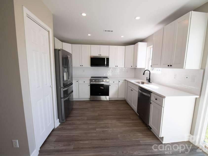 11055 Thousand Oaks Drive, Huntersville, NC 28078.  MLS# CAR4332657, YatesRealty ID 32075. 