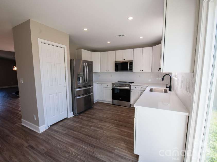 11055 Thousand Oaks Drive, Huntersville, NC 28078.  MLS# CAR4332657, YatesRealty ID 32075. 
