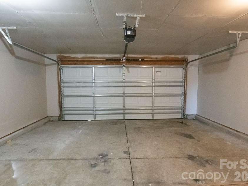 11055 Thousand Oaks Drive, Huntersville, NC 28078.  MLS# CAR4332657, YatesRealty ID 32075. 