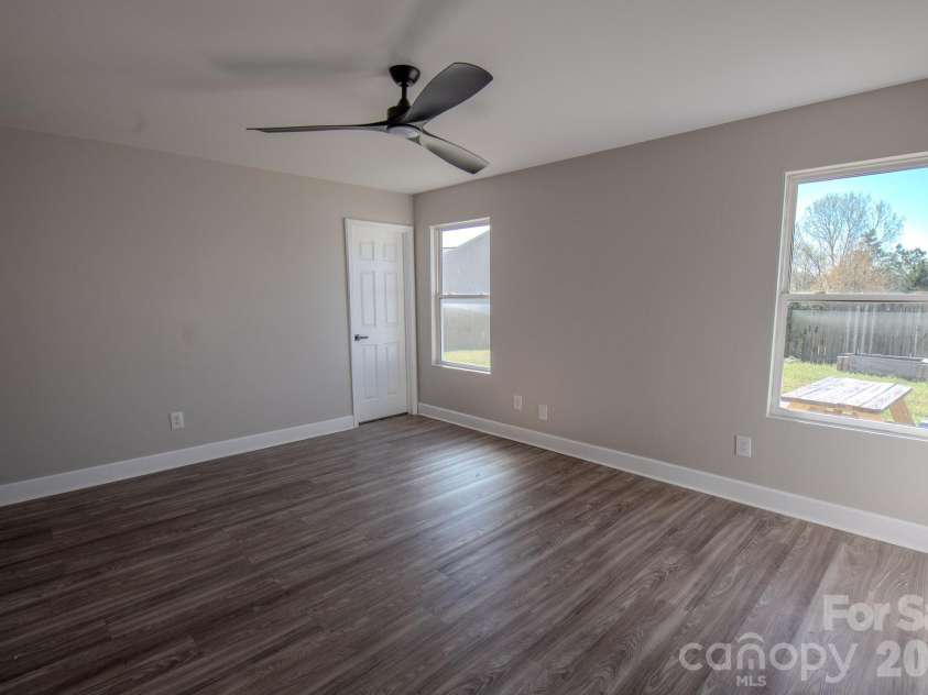11055 Thousand Oaks Drive, Huntersville, NC 28078.  MLS# CAR4332657, YatesRealty ID 32075. 