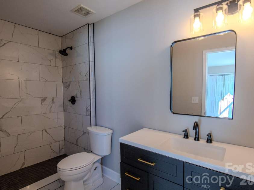 11055 Thousand Oaks Drive, Huntersville, NC 28078.  MLS# CAR4332657, YatesRealty ID 32075. 