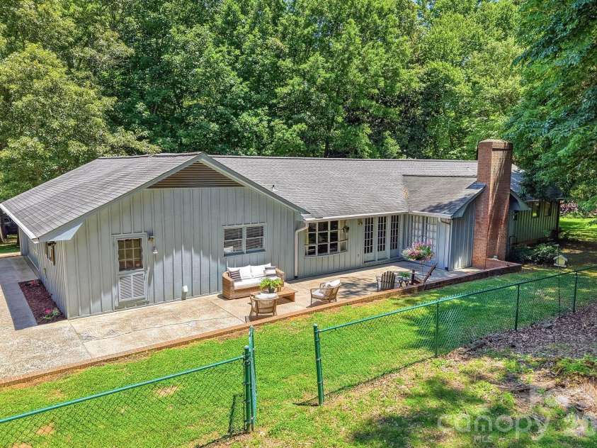 3326 Sedgefield Road, Statesville, NC 28625.  MLS# CAR4389472, YatesRealty ID 32076. 