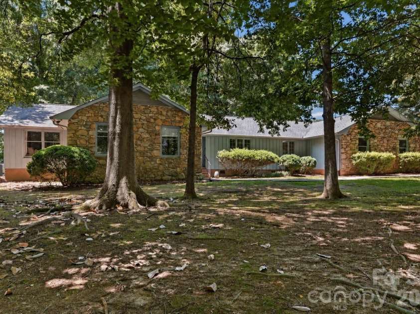 3326 Sedgefield Road, Statesville, NC 28625.  MLS# CAR4389472, YatesRealty ID 32076. 